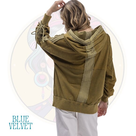 2V BLUE VELVET Front Zip Shirred Hooded Jacket in Olive - Picture 2 of 2